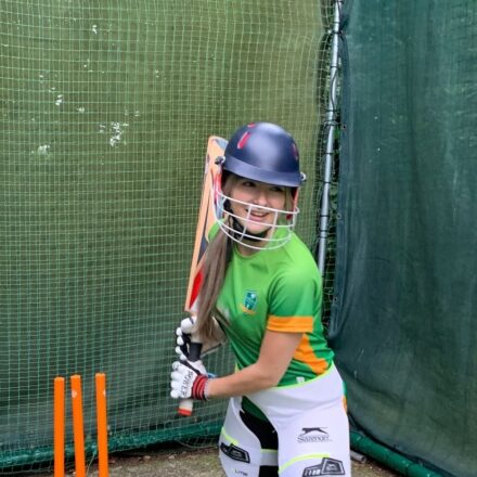 EARLSWOOD CC - WOMEN & GIRLS’ CRICKET EARLSWOOD CC - WOMEN & GIRLS’ CRICKET